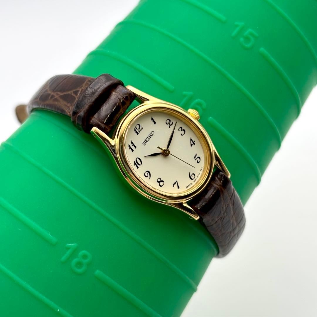 Seiko Oval Black Quartz Vintage Wristwatch Japan New Battery 0613822
