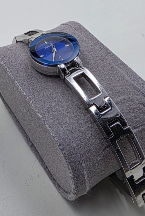 Vintage (2000) Fossil F2 Model ES-9388 Blue Dial Stainless Steel