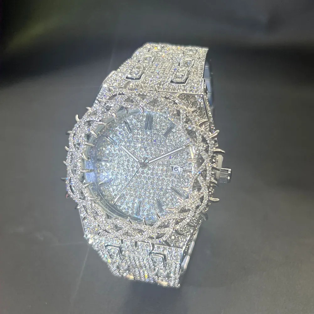 Luxury Men’s Quartz Watch – Thorn Crown Iced Diamond Design/ fashion/ stylish