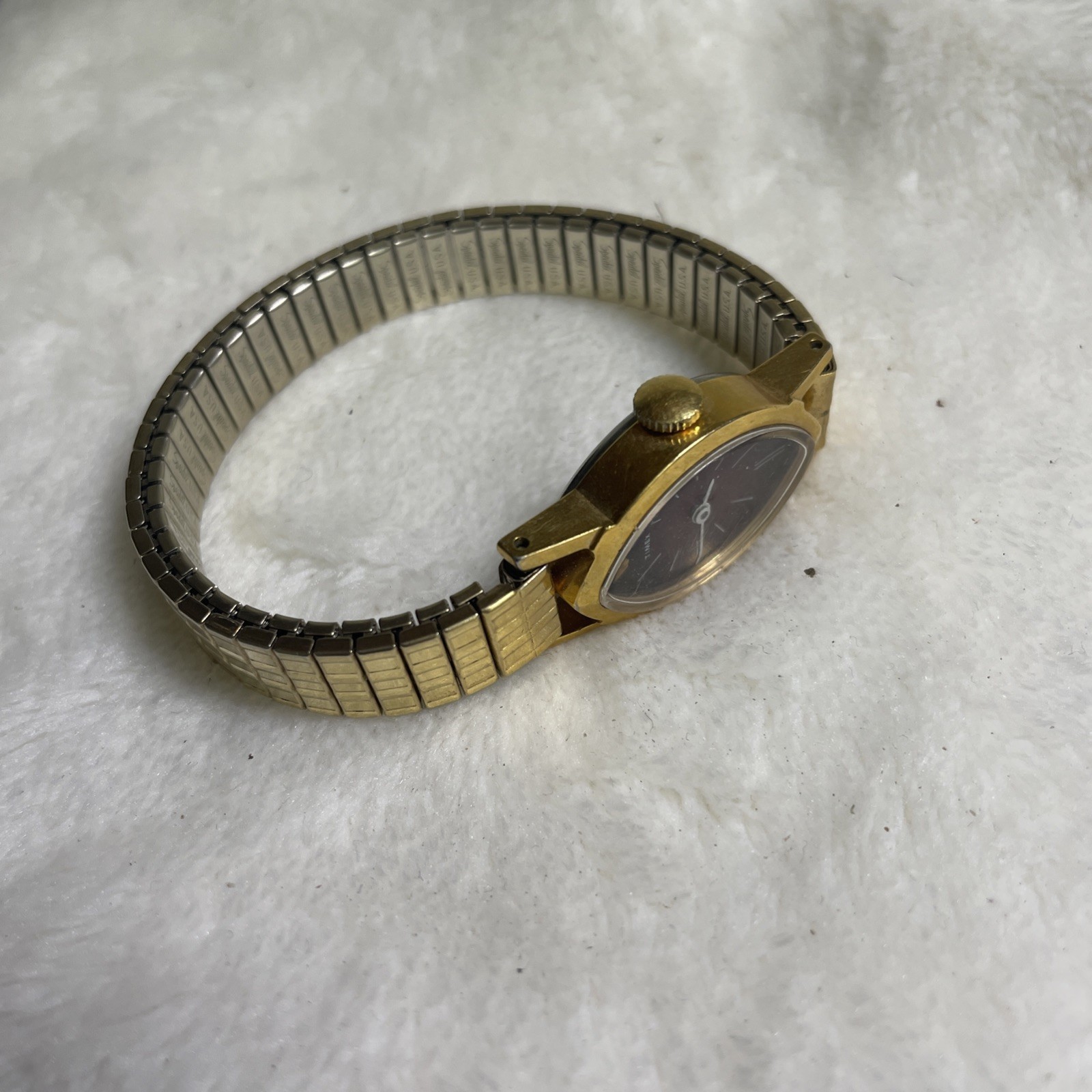 Vintage Timex Womens Watch 18mm Manual Wind Gold Tone Teardrop Burgundy Dial