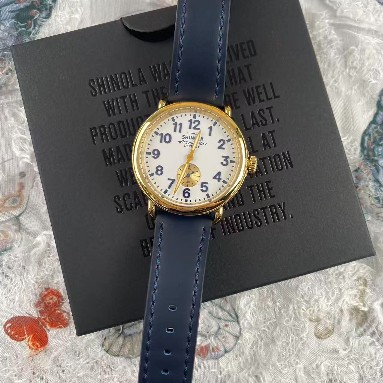 New Shinola The Runwell 41mm White Dial Navy Leather Strap Men’s Quartz Watch