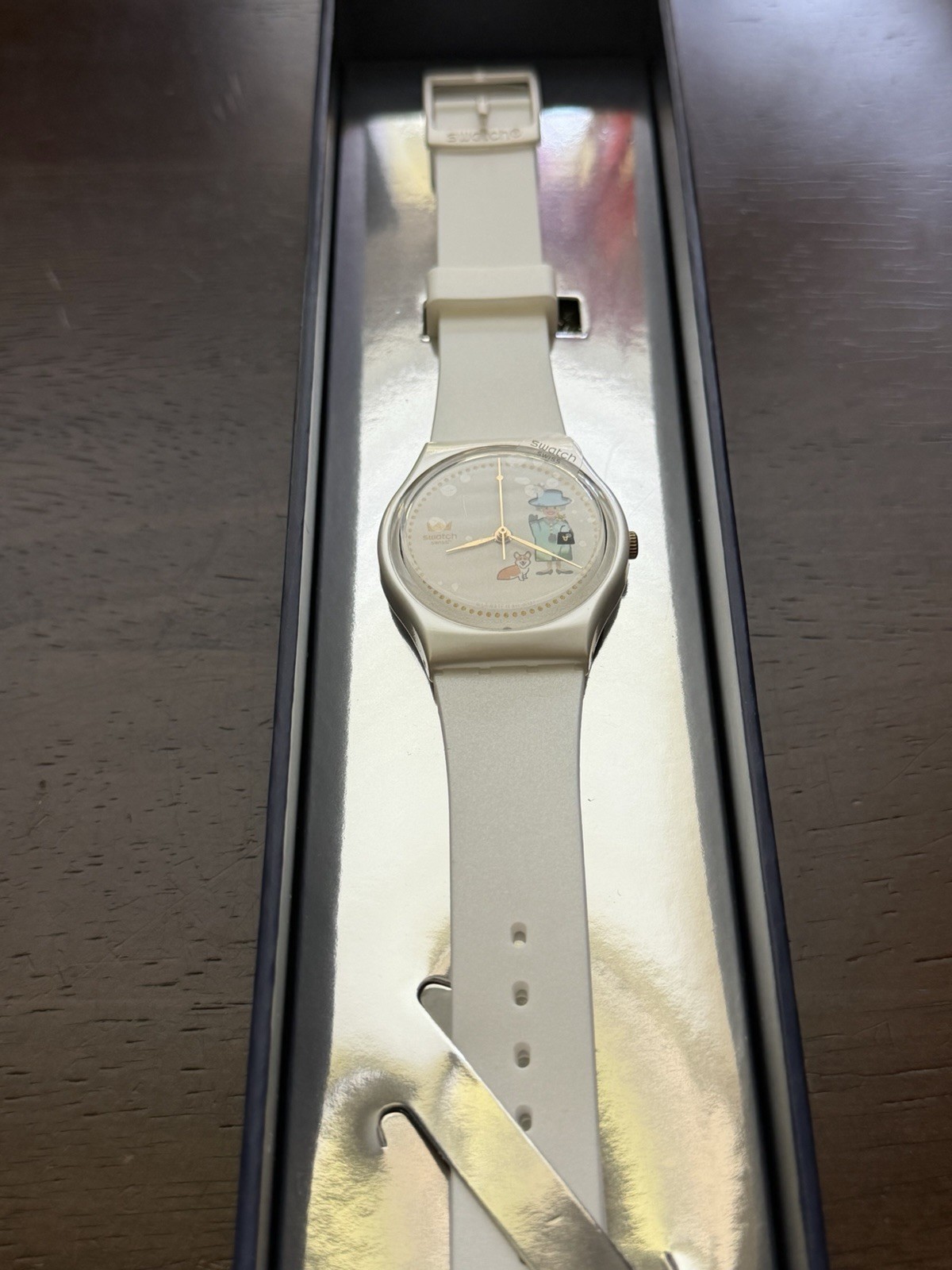 Swatch How Majestic Queen Elizabeth & Corgi White Unisex Adult Watch – GZ711