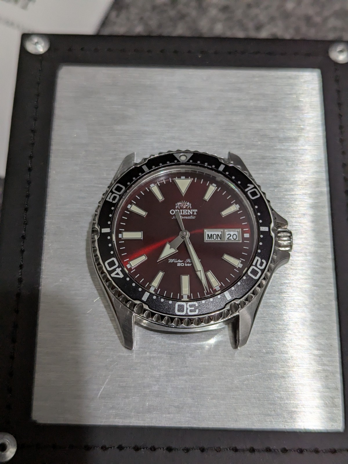 Orient Kamasu Sunburst Red Sapphire Glass Dial – 2 x Stainless Steel Bracelets