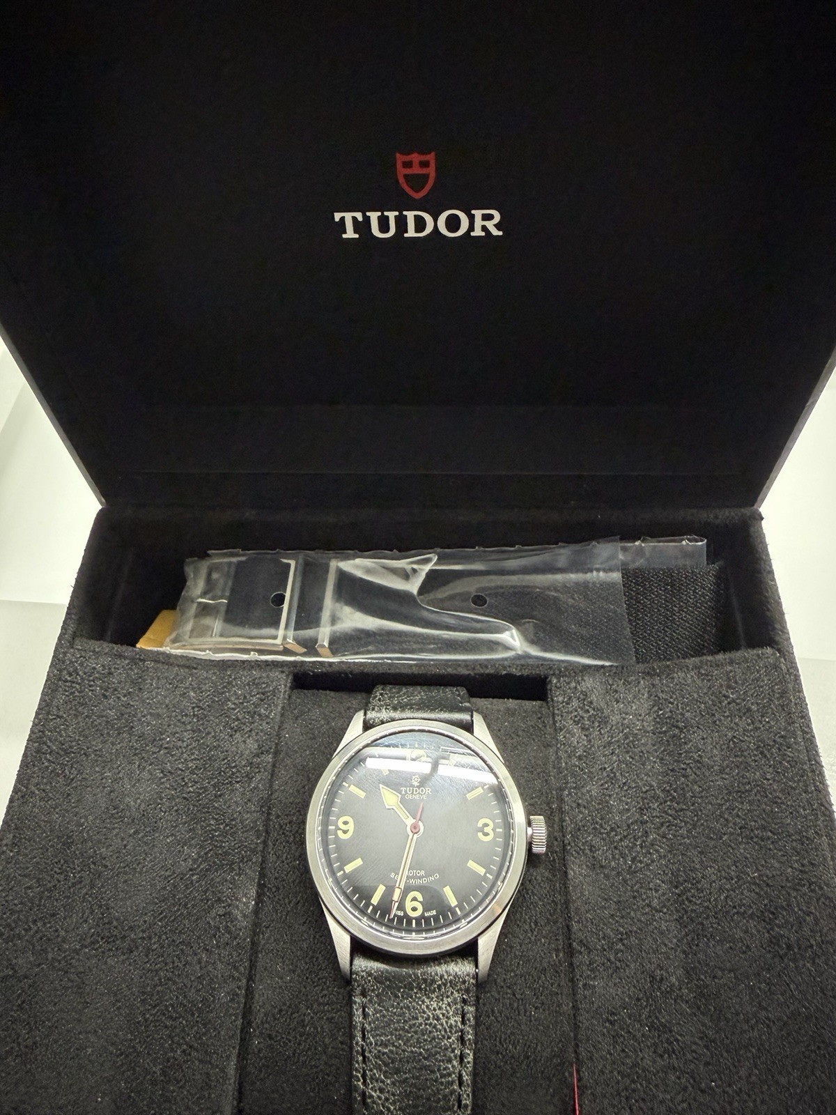 TUDOR Ranger 39mm HERITAGE Black Dial Automatic Steel Leather Strap 150m Box