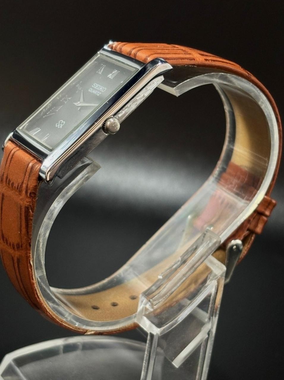 Vintage Seiko Slim Quartz Men’s Wristwatch With Free DDP Shipping