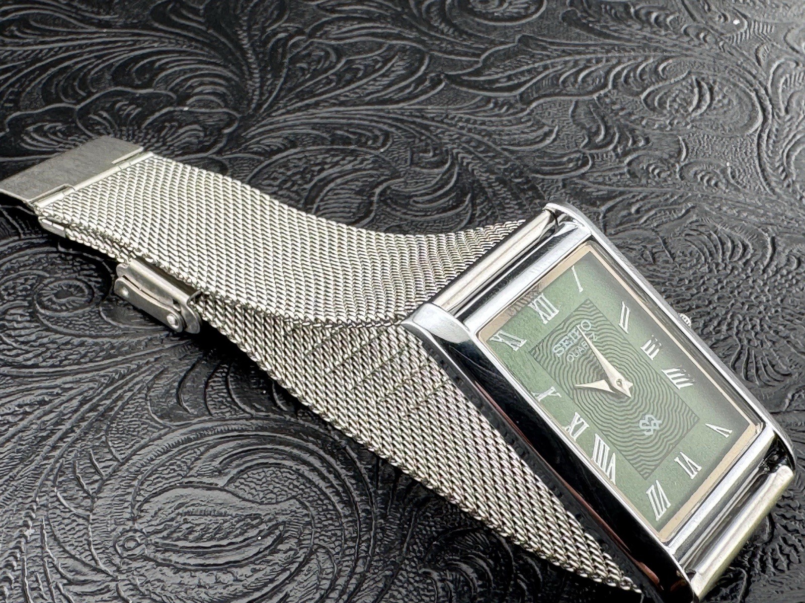 GREEN WITH SILVER CASE Vintage Seiko Slim Quartz Men’s Wrist Watch