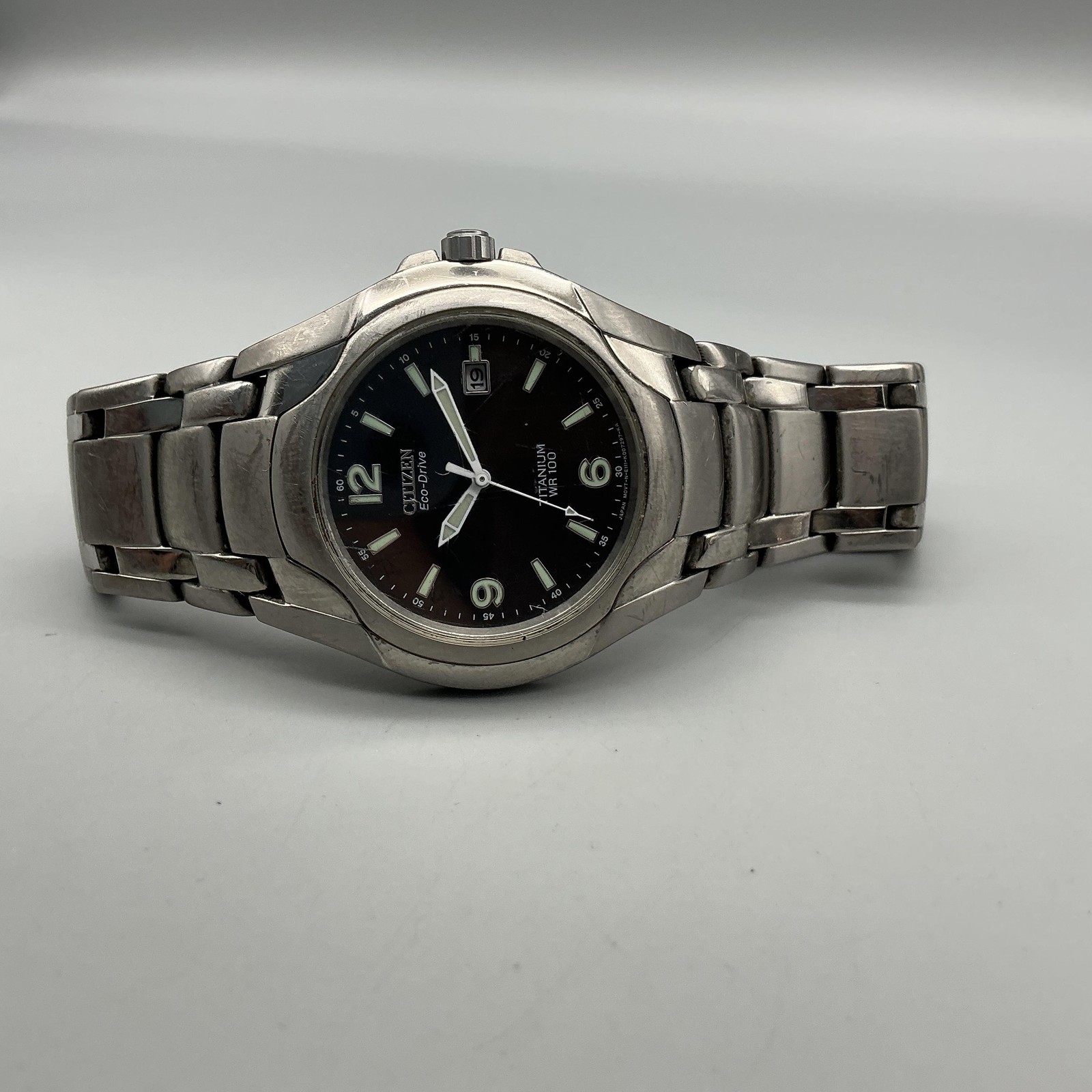 Citizen Eco-Drive Titanium Mens Watch 40mm Black Dial WR 100 E111-K006368 7.25″