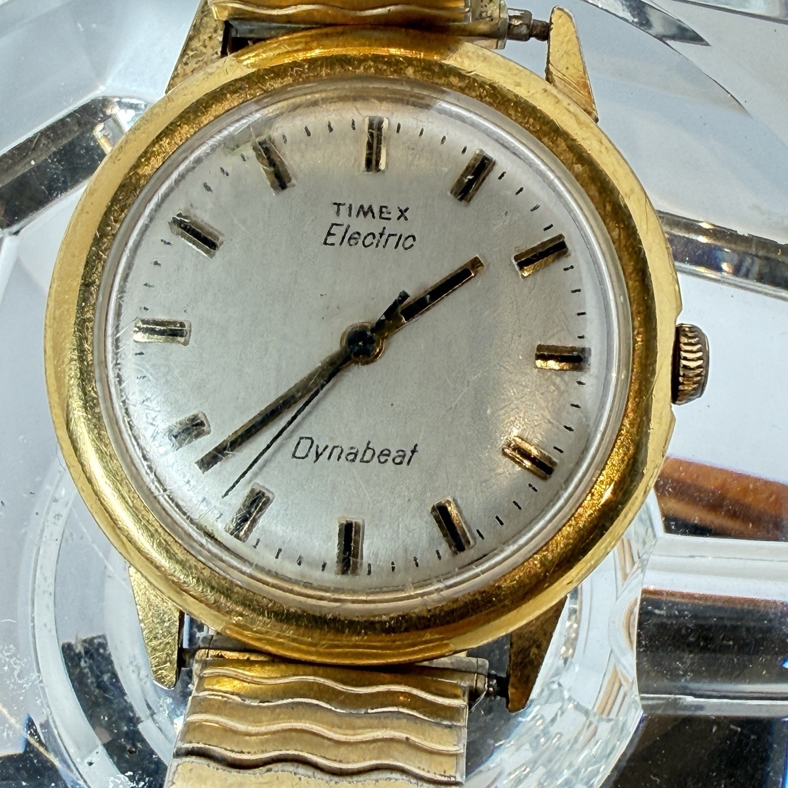 VINTAGE TIMEX ELECTRIC DYNABEAT 36mm WATCH GOLD TONE BRUSHED SILVER DIAL RUNS