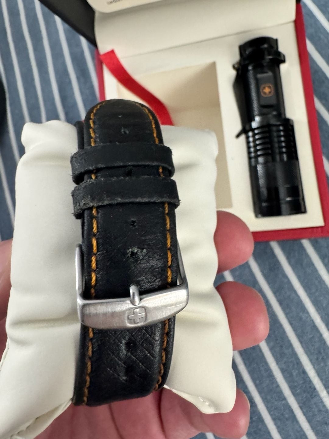 Wenger Swiss Military Roadster Watch and LED Flashlight Gift Set 01.1841.201C.FL