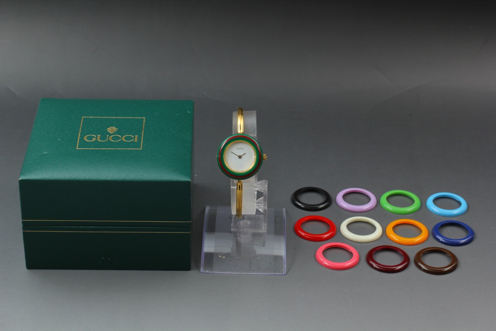[Near MINT w/ BOX ] Gucci Change Bezel 11/12.2 Women Watch Gold 12 Colors JAPAN
