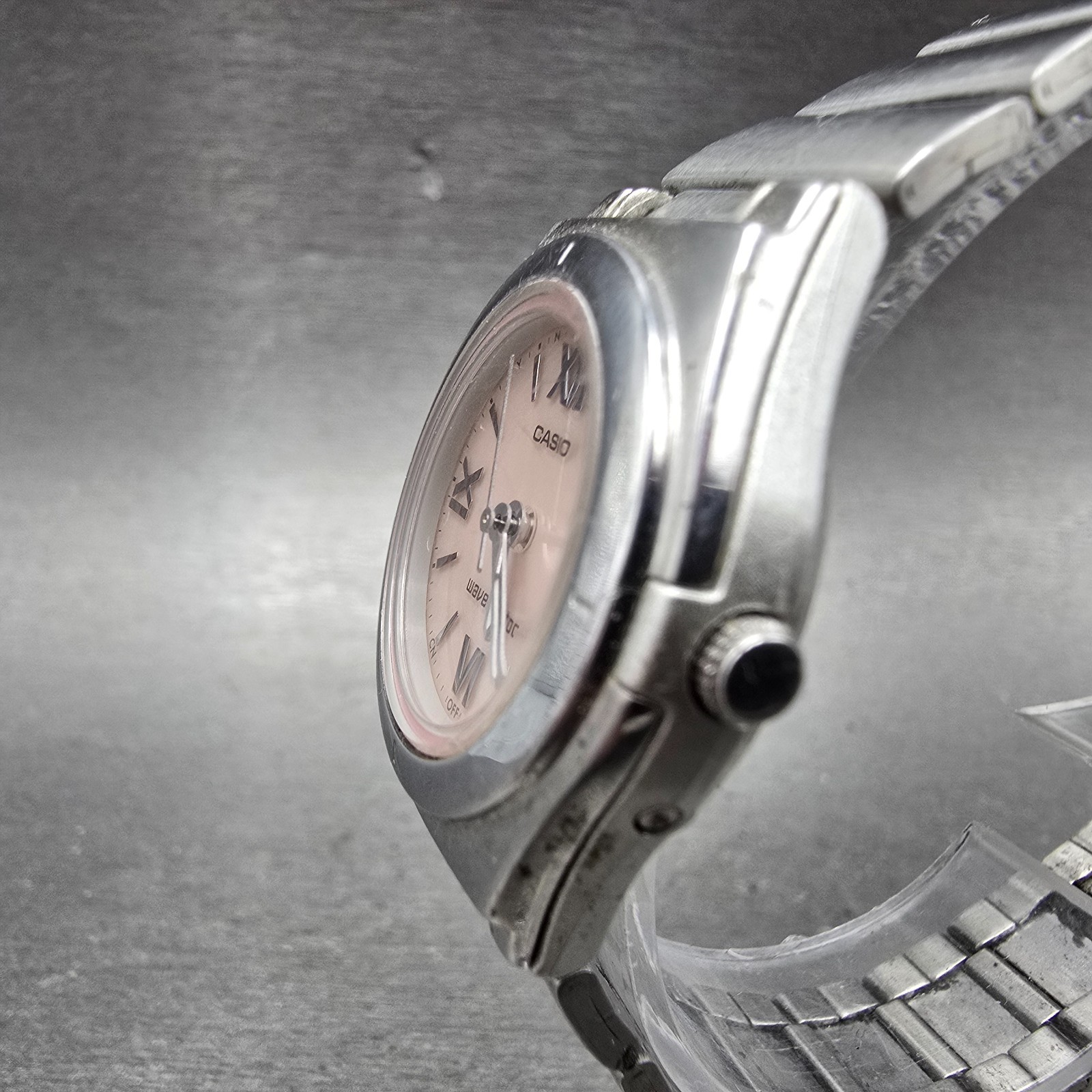 Casio Wave Ceptor Solar Watch Women 28mm Pink Dial Silver Tone Date LQW-10 Runs