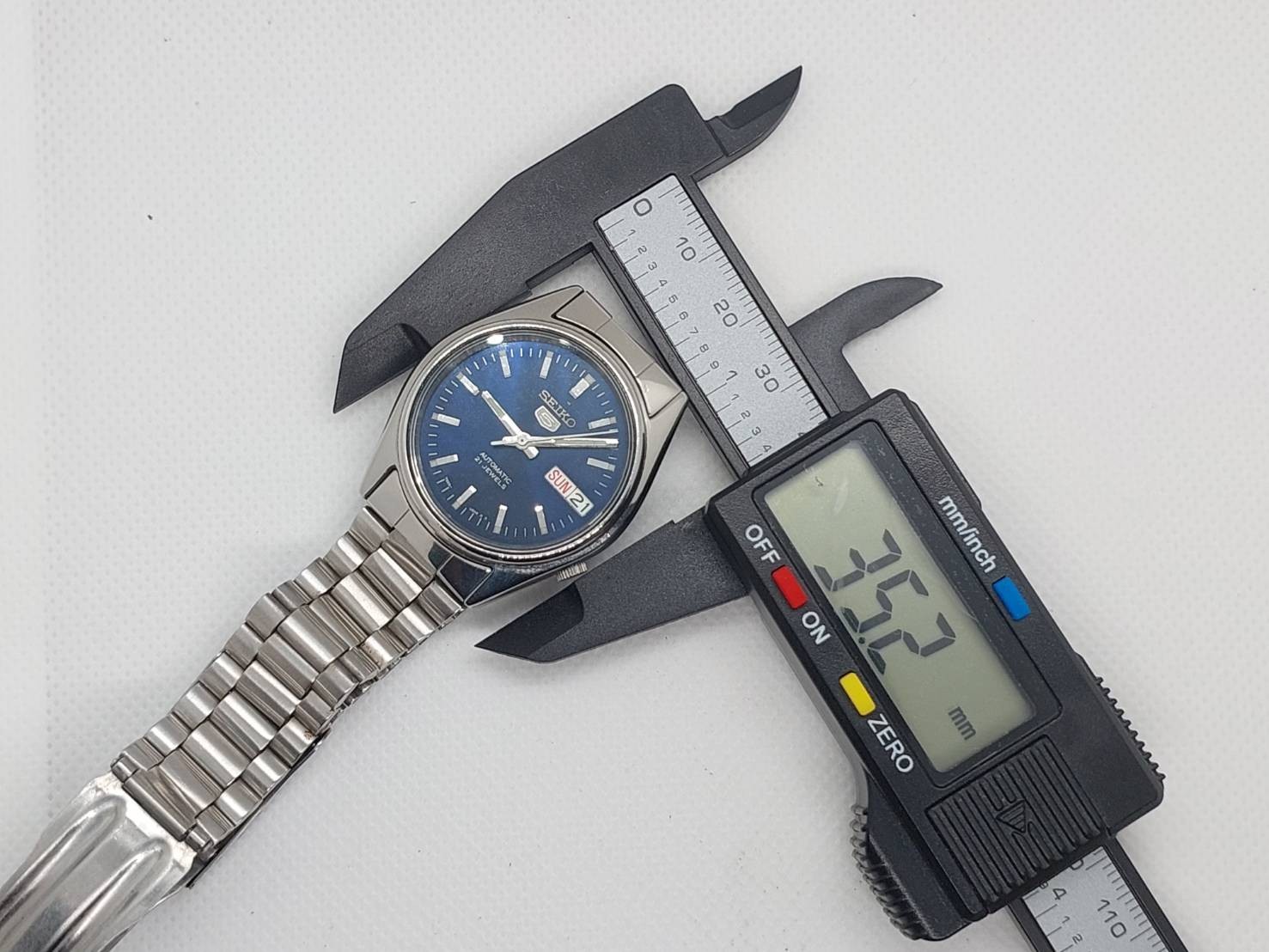 Vintage Seiko 5 Automatic Dark Blue Dial with Exhibition Caseback Mens Watch