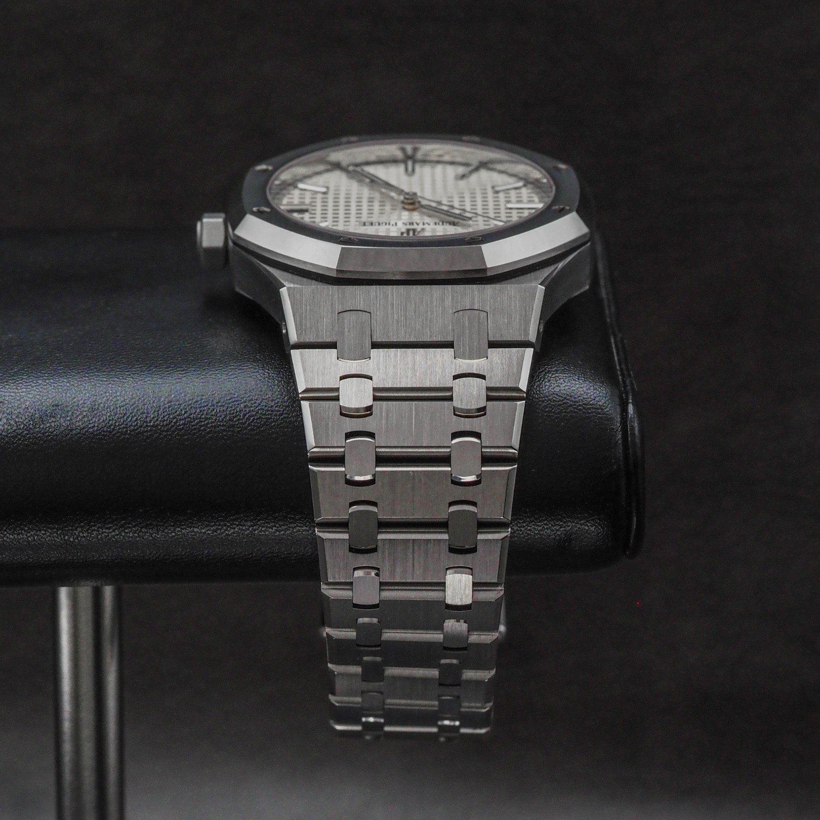 Audemars Piguet Royal Oak 15500ST White Dial 41mm with Box