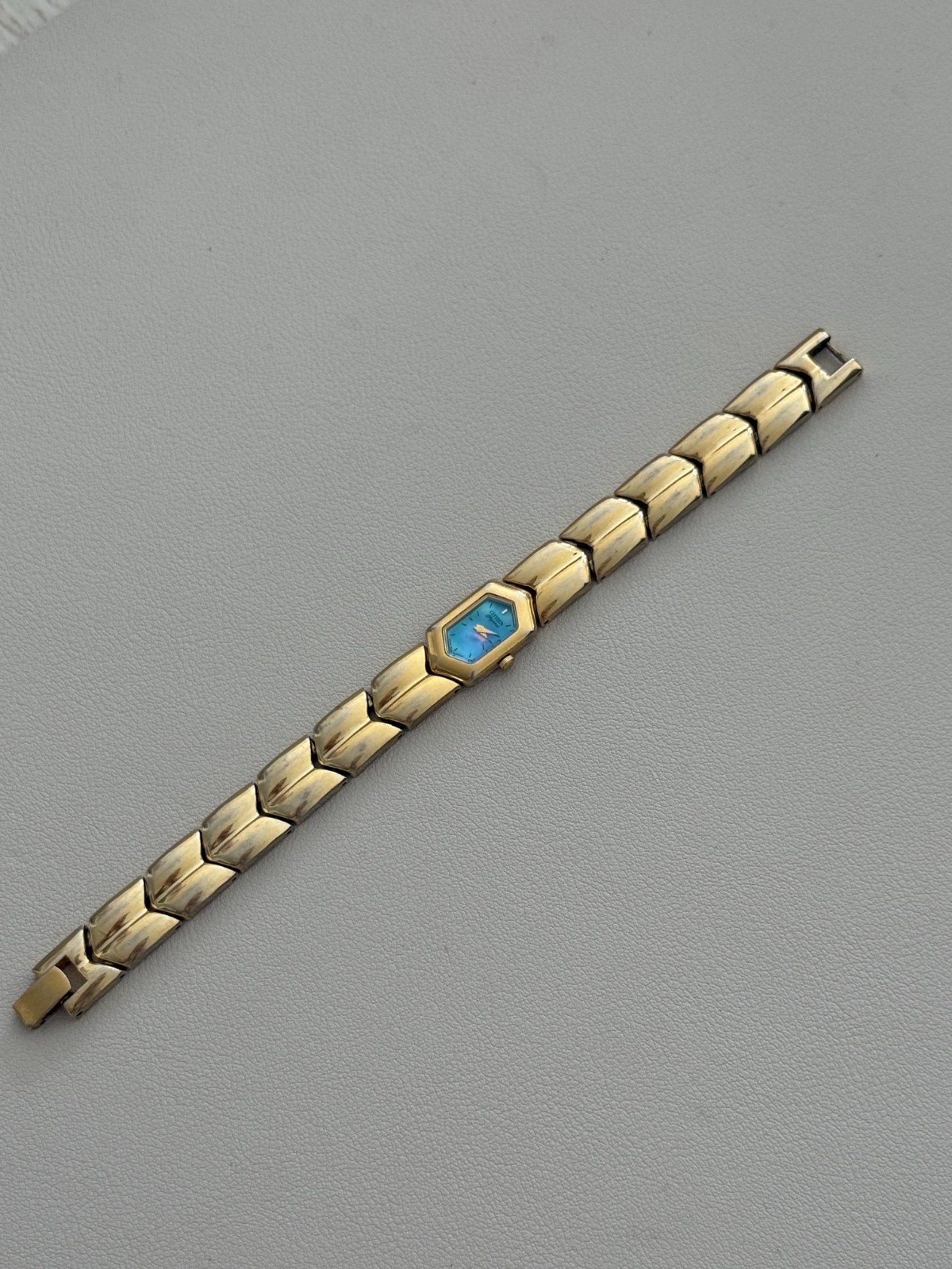 Vintage Citizen Elegance Ladies Quartz Watch Blue MOP Dial 13mm 2200-229681