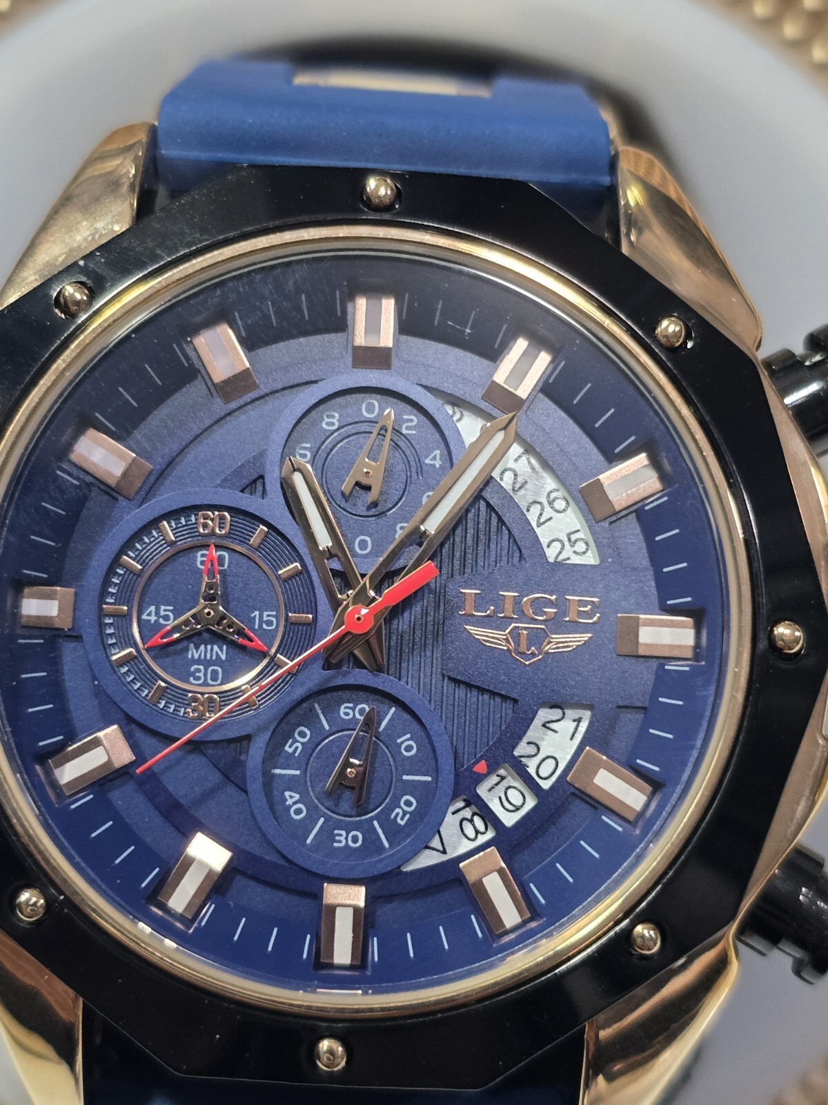LIGE 1853 DREAM QUARTZ MEN’S WATCH, RUBBER BLUE BAND WITH STAINLESS ACCENT, NWT