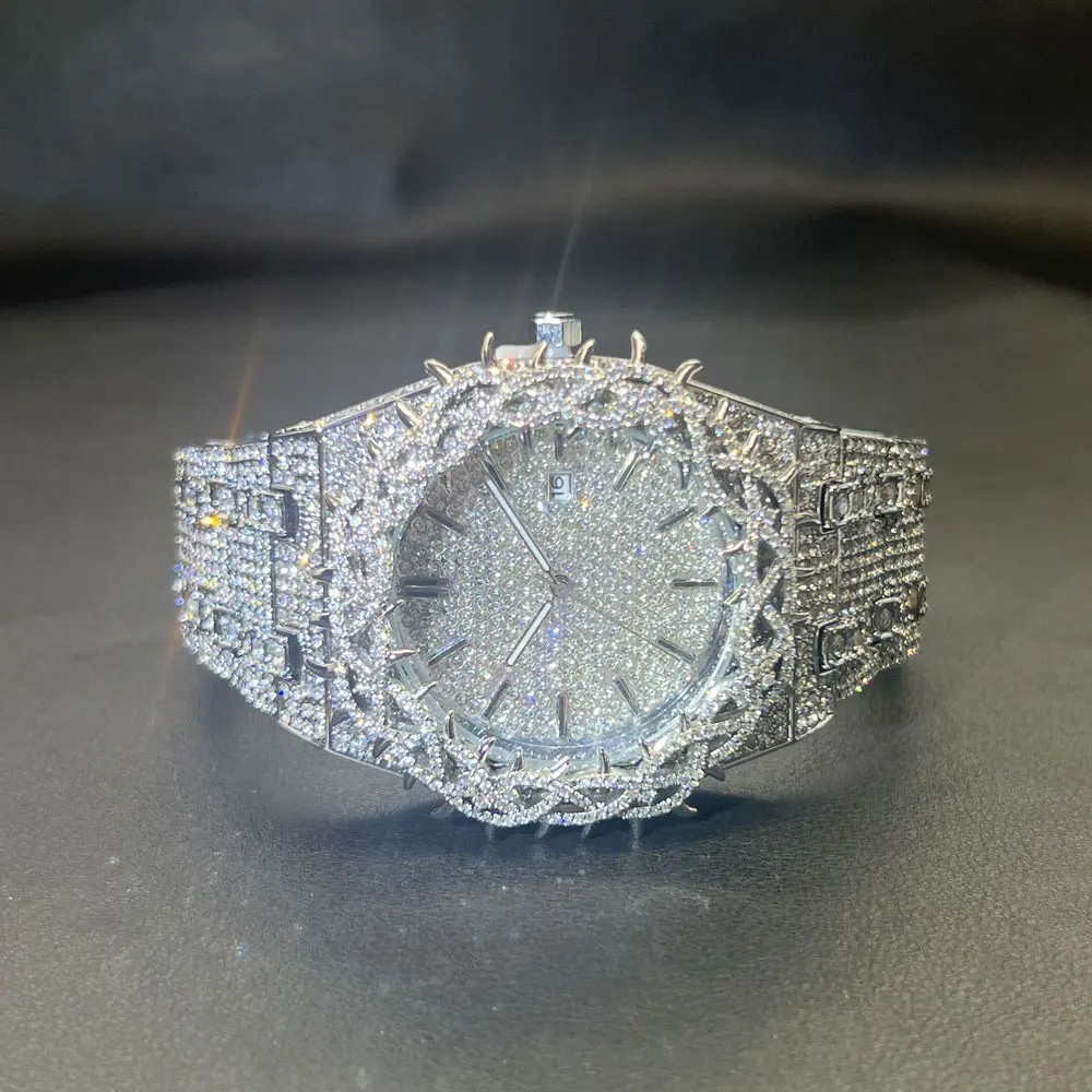 Luxury Men’s Quartz Watch – Thorn Crown Iced Diamond Design/ fashion/ stylish