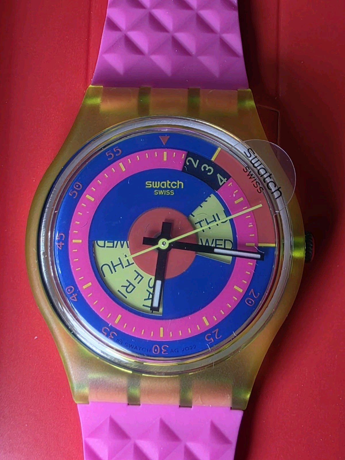 SWATCH STANDARD 2023 – SO28J700 – Shades Of Neon – New