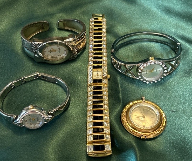 5 Women’s Watches Various Kinds, Don’t Know If Any Of Them Works Or Not.