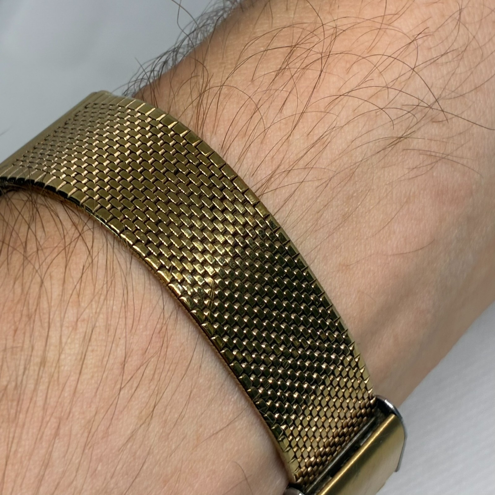Seiko Dolce 8N41-5120 Men Watch Gold Tone Linen Dial Tank Square Mesh Band