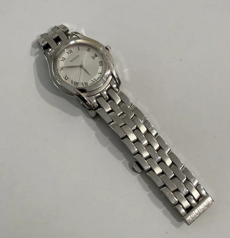 Gucci Quartz Silver Dial Roman Numerals Stainless Steel Bracelet Watch vintage 8