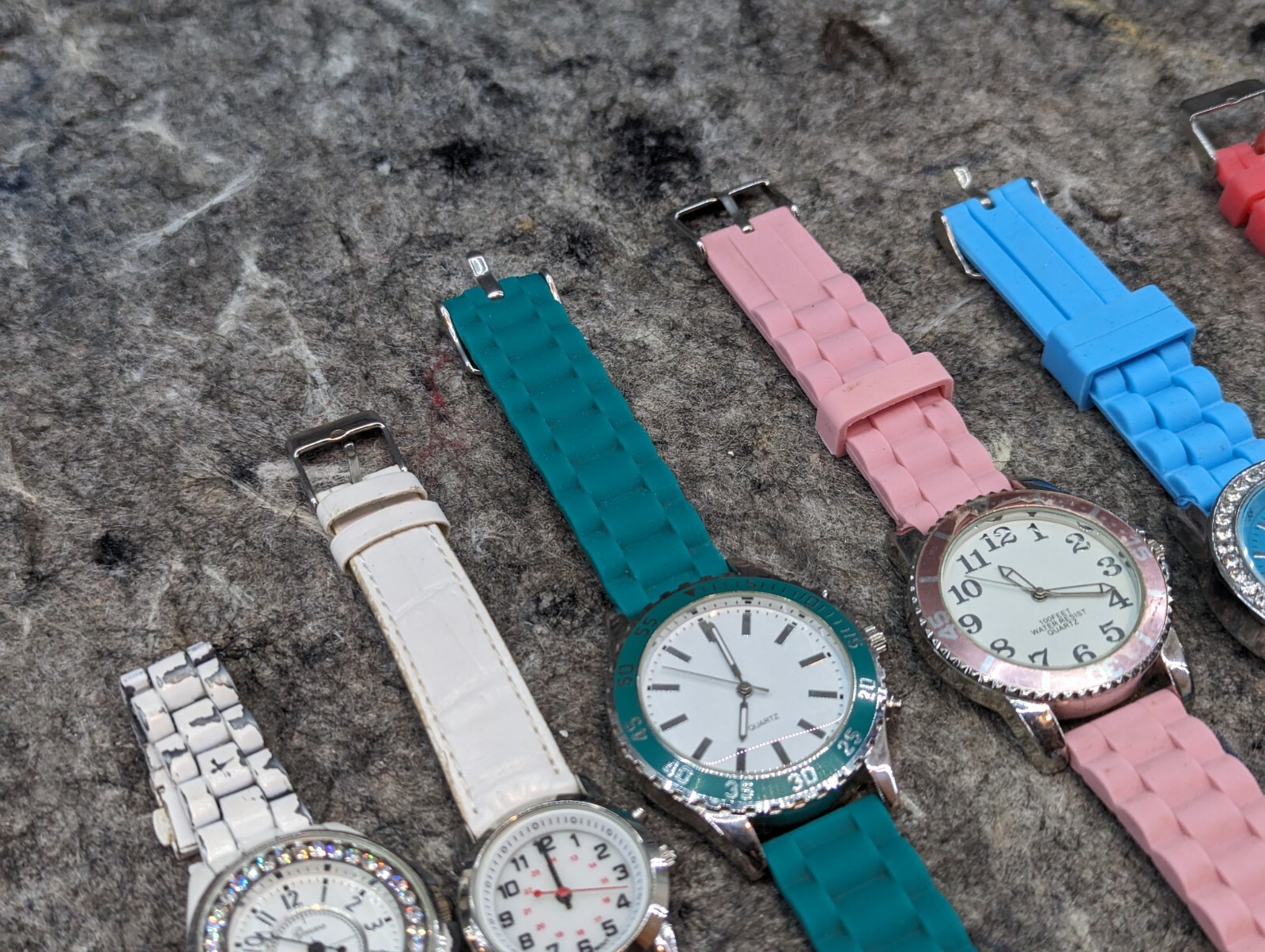🔥Lot of 13 🔥Ladies Watches – Rubber, Leather Banded – Dead Batteries