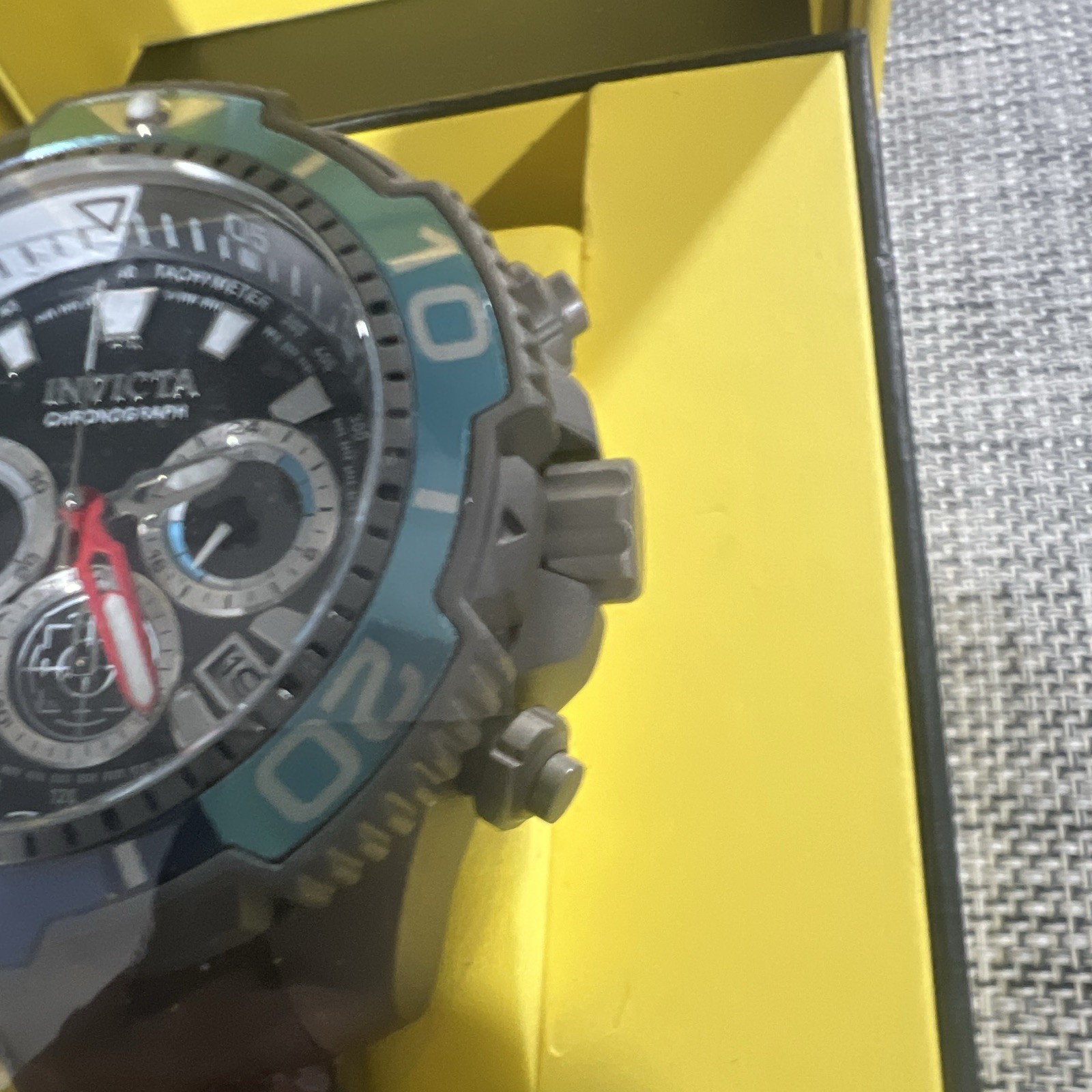 Invicta Chronograph Quartz Tachymeter Date Black Dial Blue/Black Bezel Box
