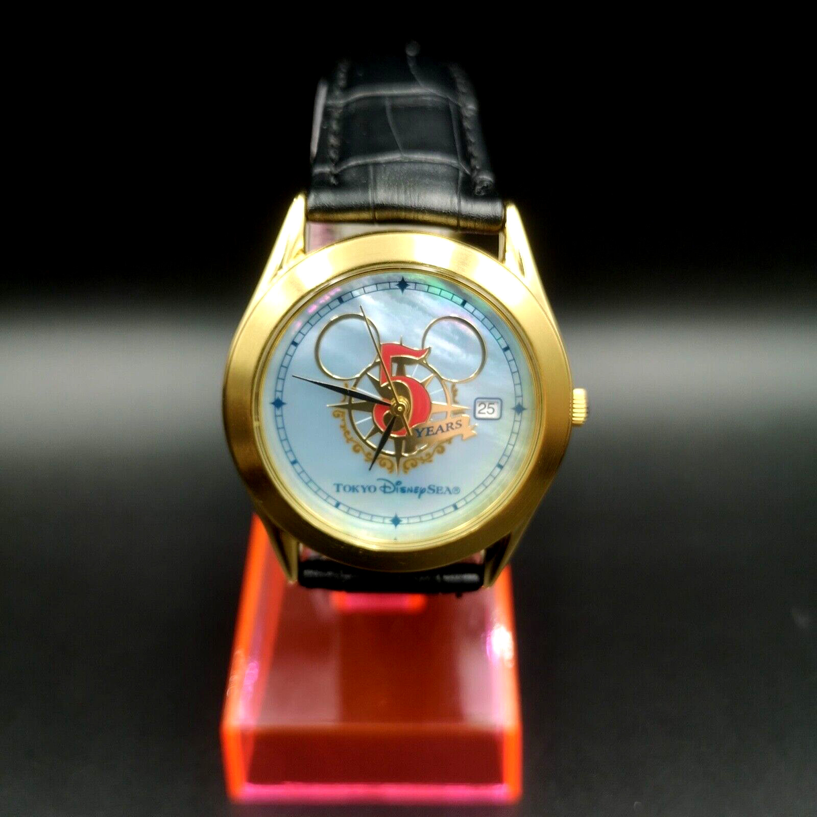 Nice Tokyo Disney Sea 5 years men’s Quartz watch. Come with original box.
