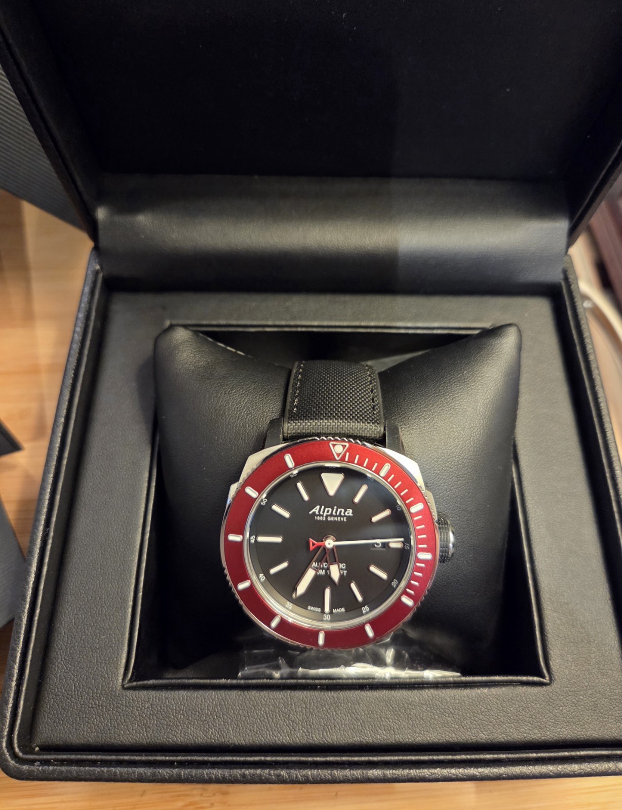 Alpina Seastrong Automatic Diver 300m black dial red bezel – excellent condition