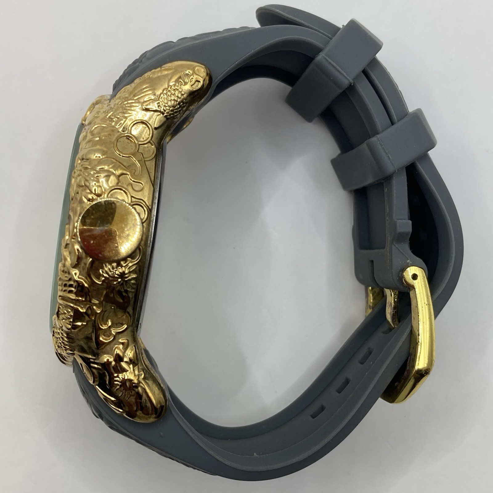 Men’s Engraved Gold Tone Japanese Dragon 48mm Watch Silicone Band New Battery