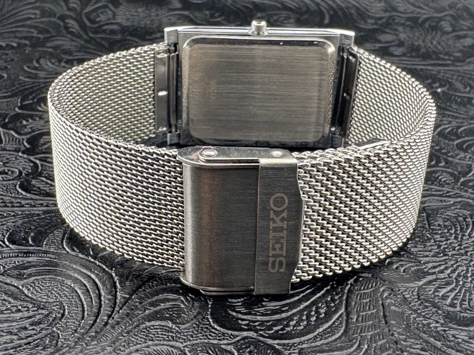 GREEN WITH SILVER CASE Vintage Seiko Slim Quartz Men’s Wrist Watch