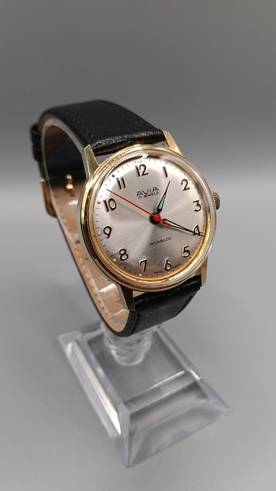 Vintage 1960s Avia Manual Wind 17 Jewels Silver Dial Swiss Gold Plated Running