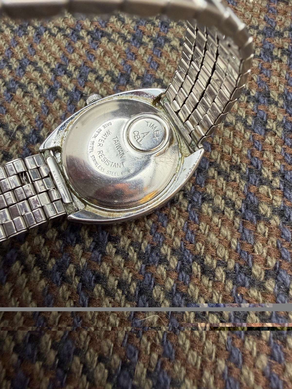 Vintage 1979 Timex Electric Watch, 47519-26079, A Cell, English Dial, Running!