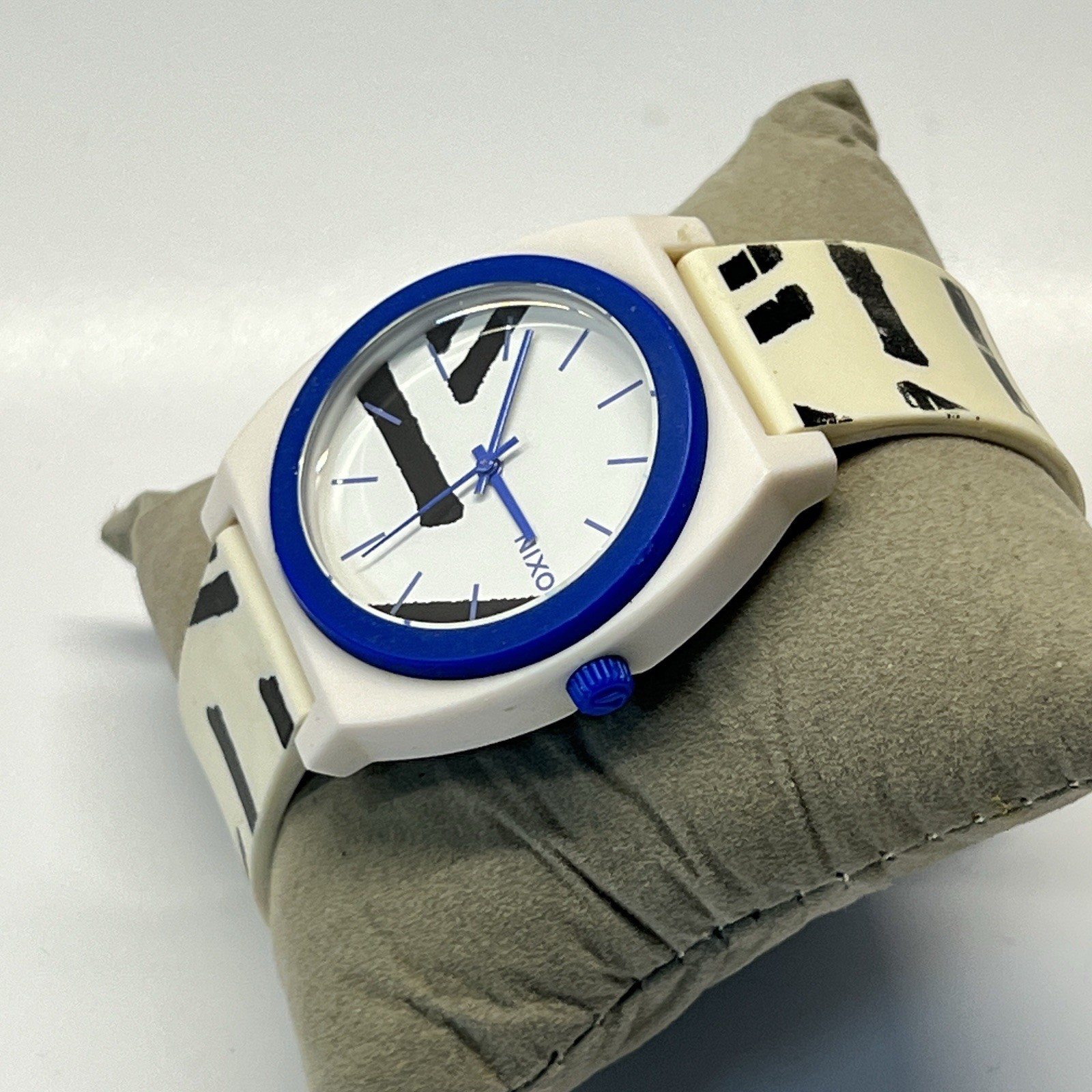 Nixon Minimal Time Teller Blue/white Polycarbonate Silicone Band Watch 40 mm