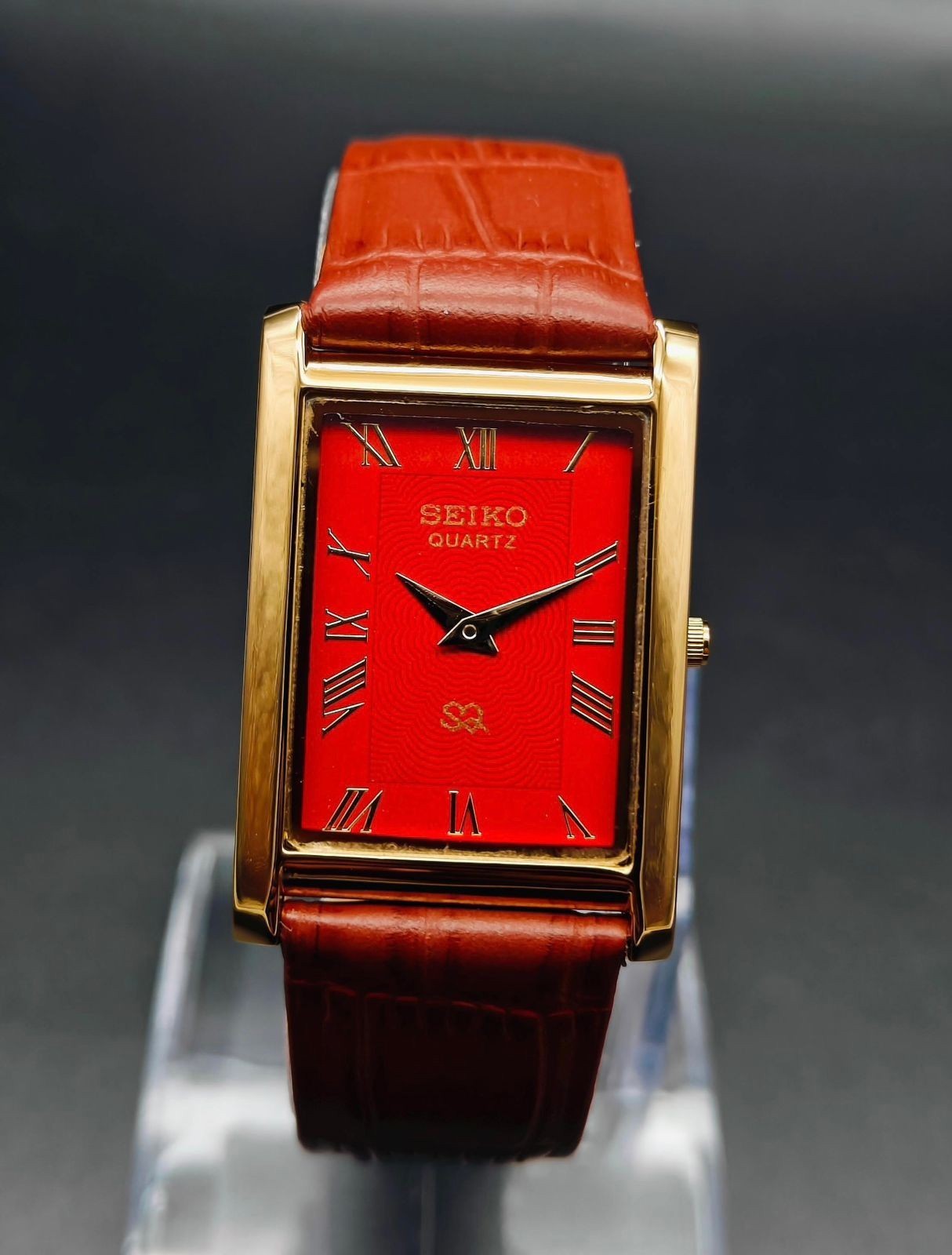 Vintage Seiko Vintage Quartz Watch Red Dial Men’s Slim Classic Wristwatch F/S