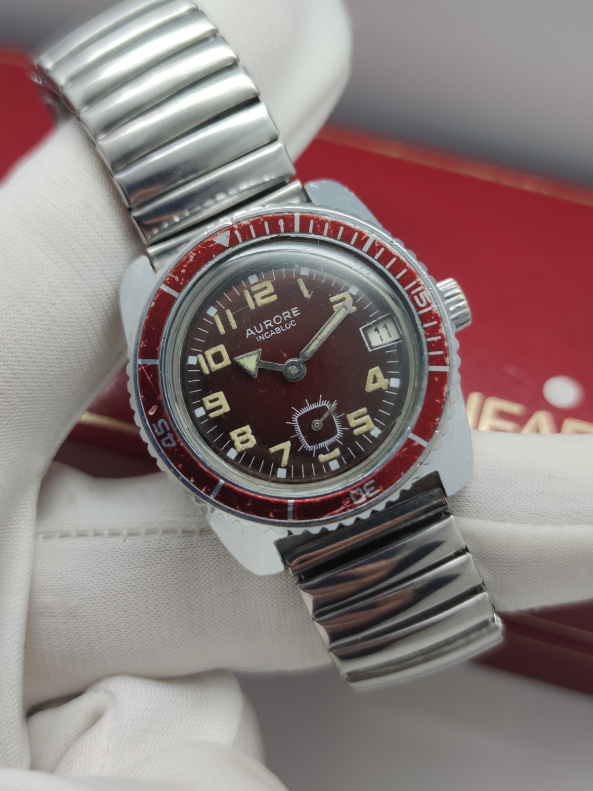 Skin Diver Watch Aurore Manual Wind Red Dial Swiss Made Vtg 31mm Junior
