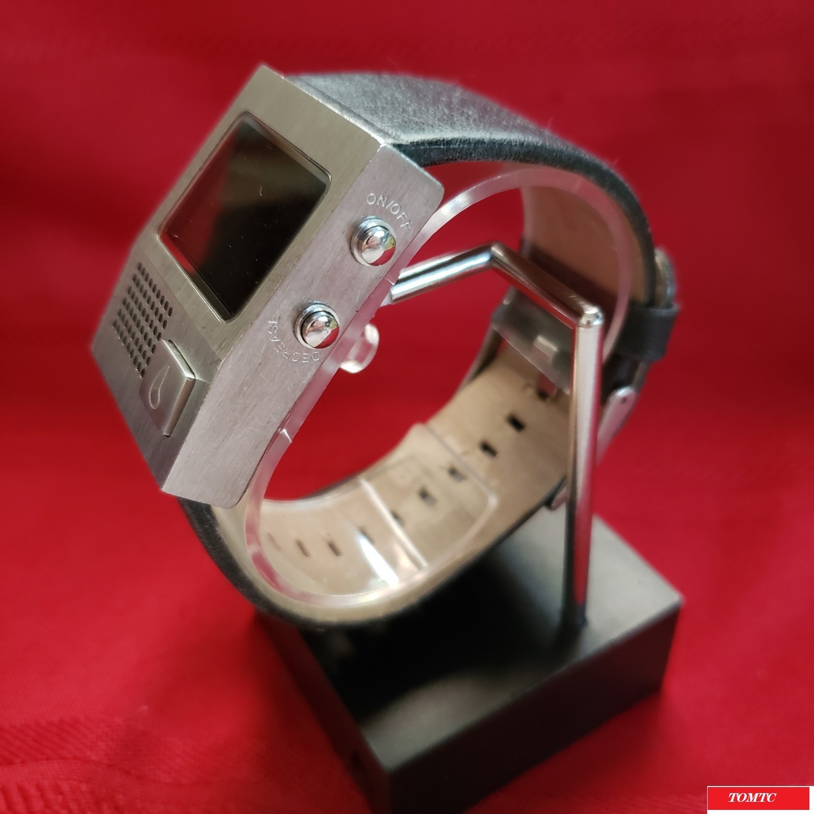 Nixon “The Dork” (Black) China Movement w/ Original Box & Stand & Manual [4C]