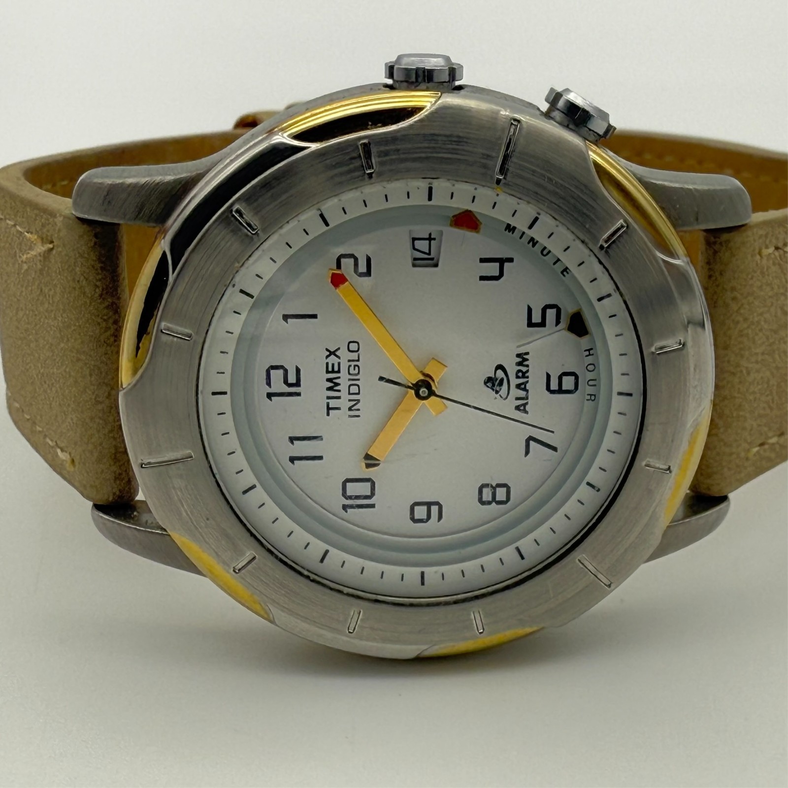Vintage 2000 Men’s TIMEX Silver Tone Indiglo Analog Alarm 39mm Watch, Sand Strap
