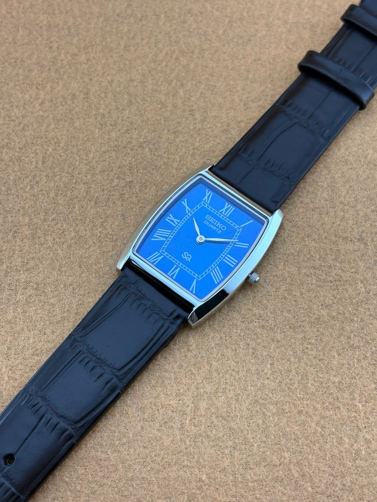 RARE BLUE Vintage Seiko Slim Barrel Quartz Men’s Wristwatch-dark brown strap