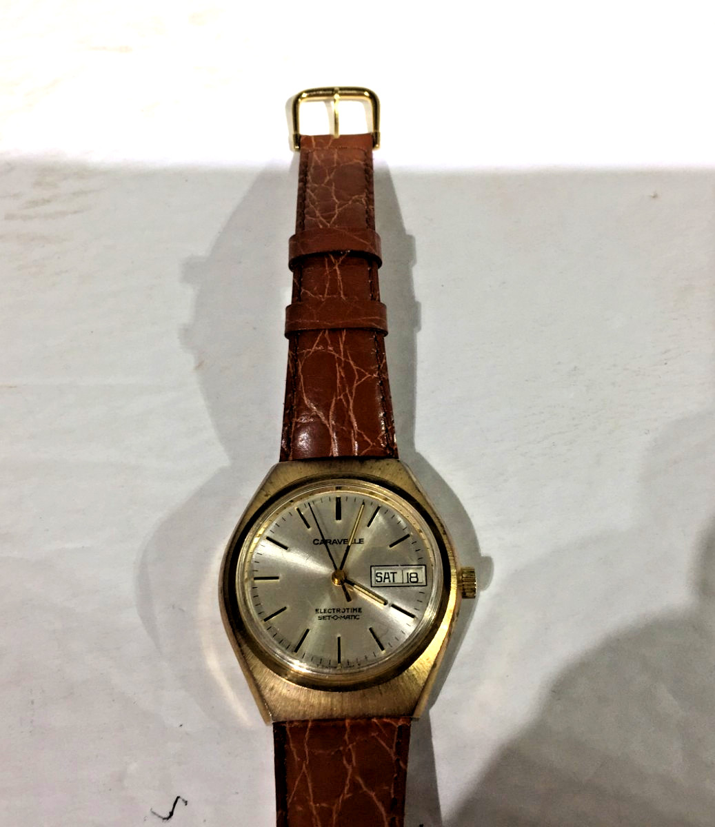 Vtg 1970’s Caravelle Electrotime Day Date Wristwatch Steel & Gold Tone 7J Works