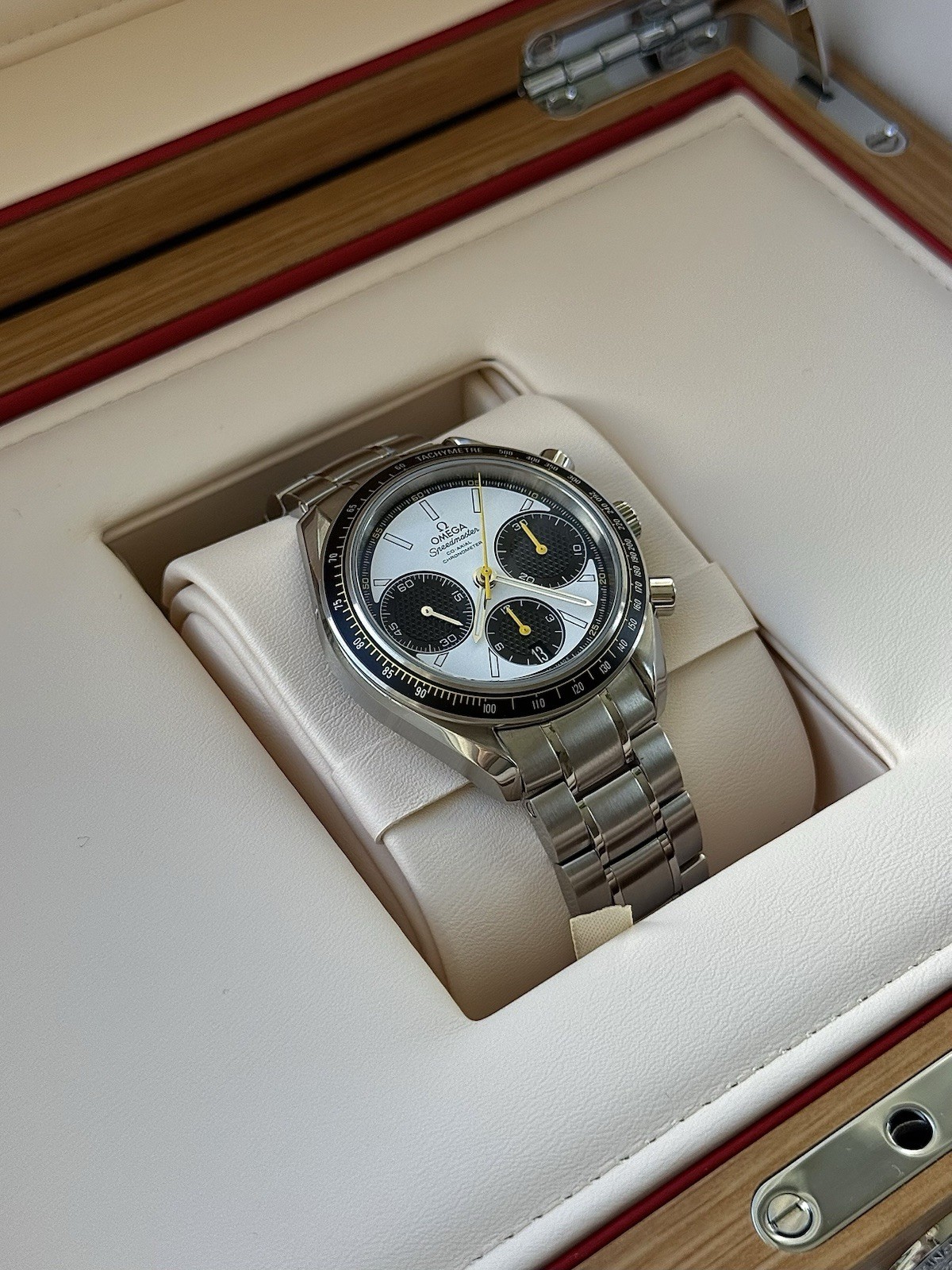 Omega Speedmaster Racing White 2024 Full Service 2026 Box 326.30.40.50.04.001