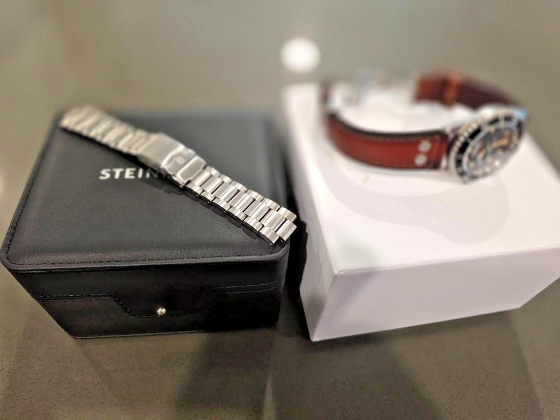 Steinhart Ocean One Vintage Red 42mm Full Set 103-0657 Worn Twice 2 Straps