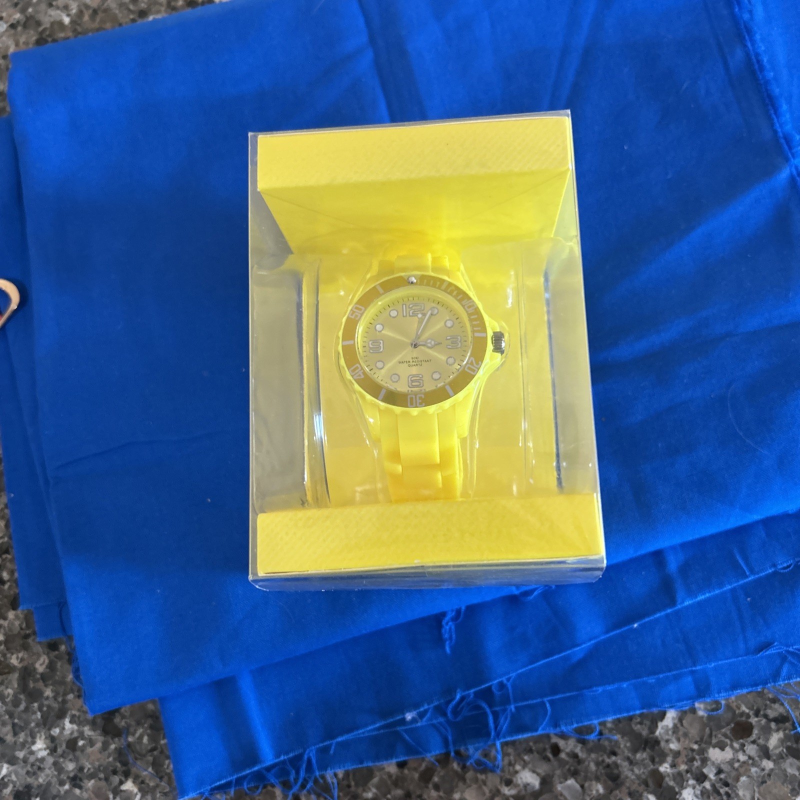 Yellow Sempre Watch With Rubber/Silicone Strap New unused runs great