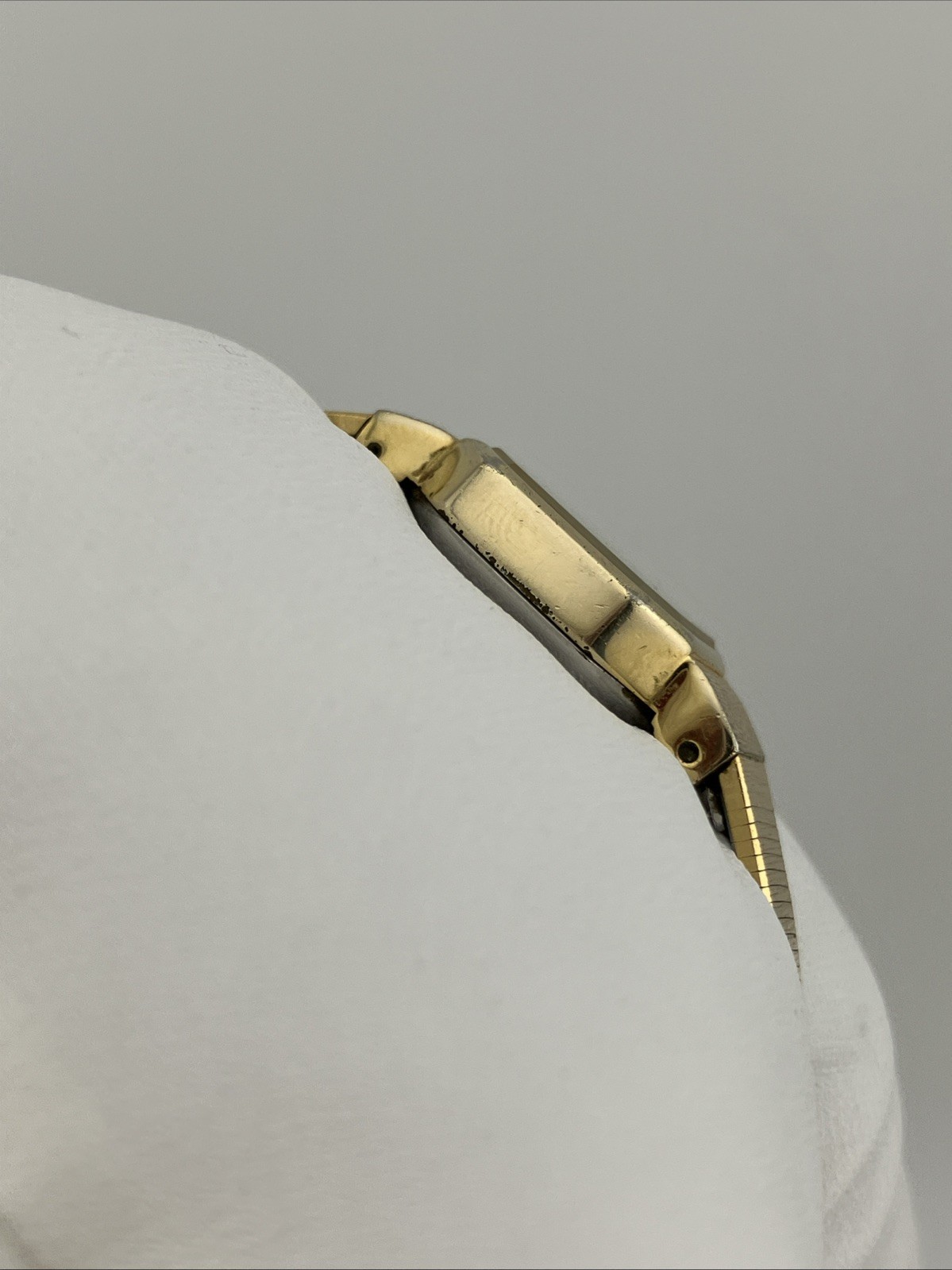 Vtg Pulsar Ladies 16mm Watch Gold Tone Octagon Dial 6.25″ v232-5790 – RUNS