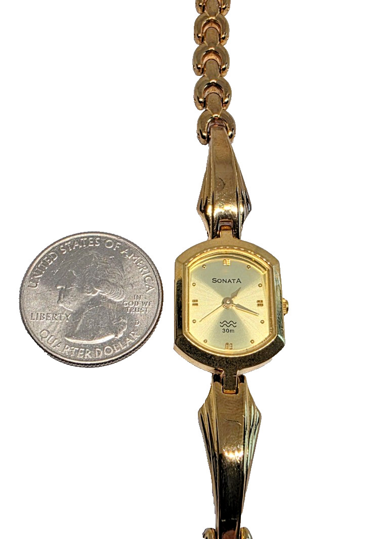 India Sonata Watch Gold Tone 8042YAA New Battery and Working