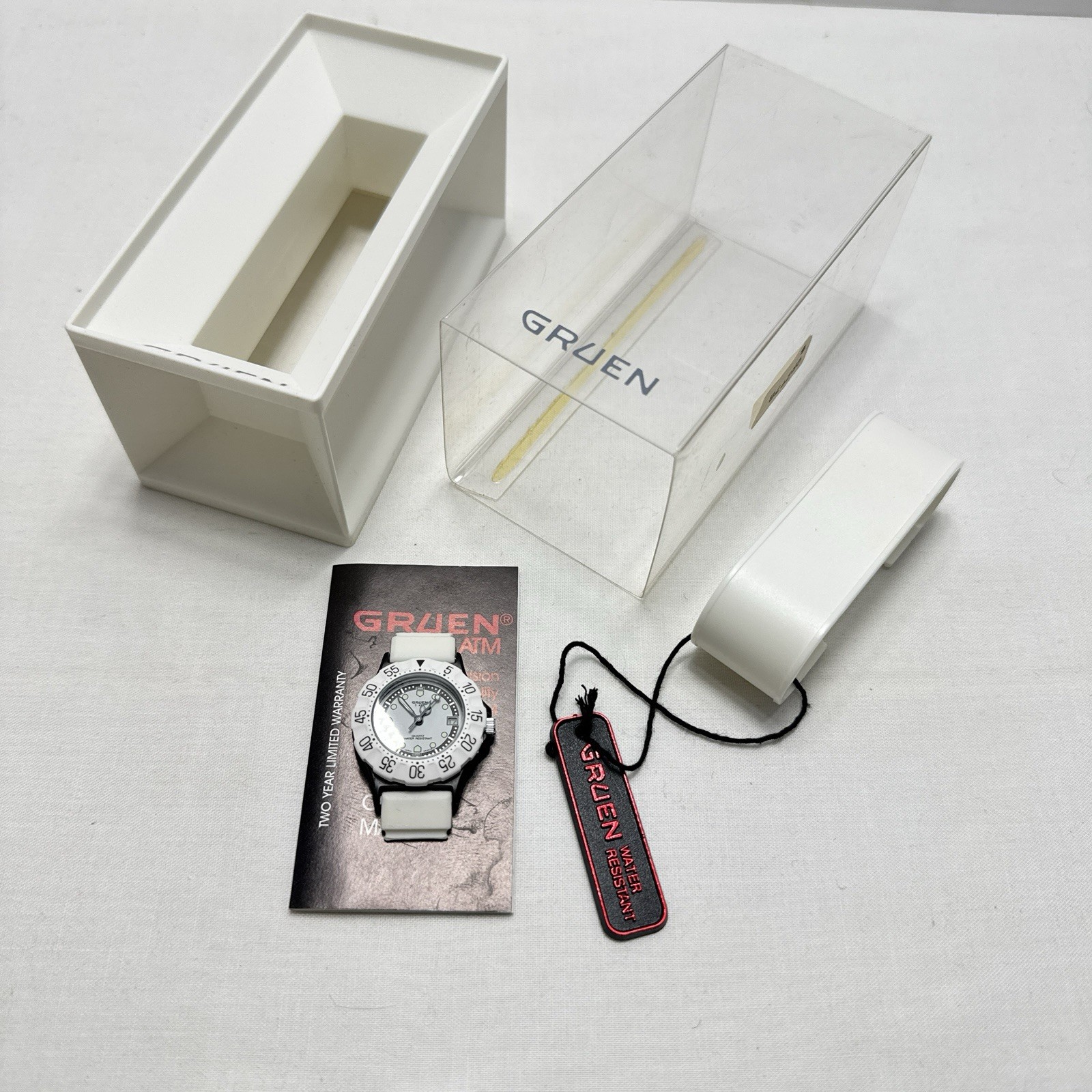 VTG 1980s GRUEN White Ladies Divers Style Watch Japan Quartz 28mm NEW OLD STOCK