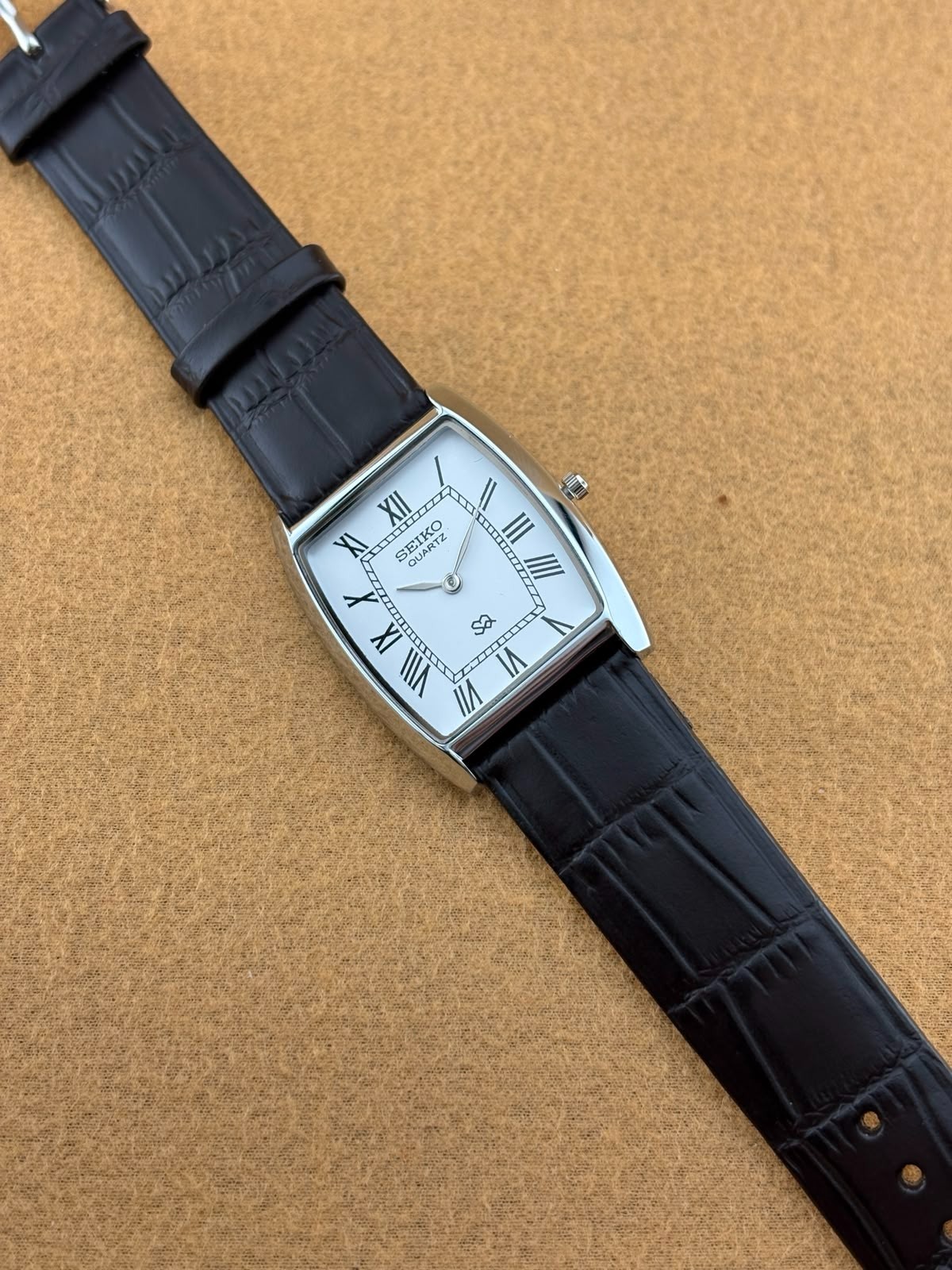 WHITE DIAL Vintage Seiko Slim Tonneau Tank Men’s Wristwatch-dark brown strap