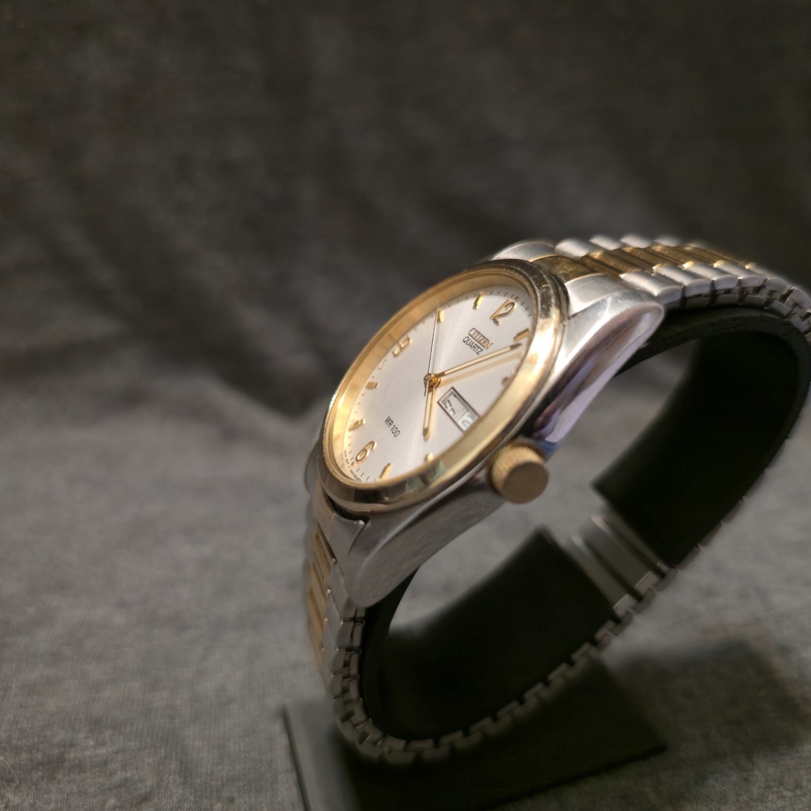 Vintage Citizen Quartz WR100 Men’s Wristwatch Original Bracelet New Battery Runs
