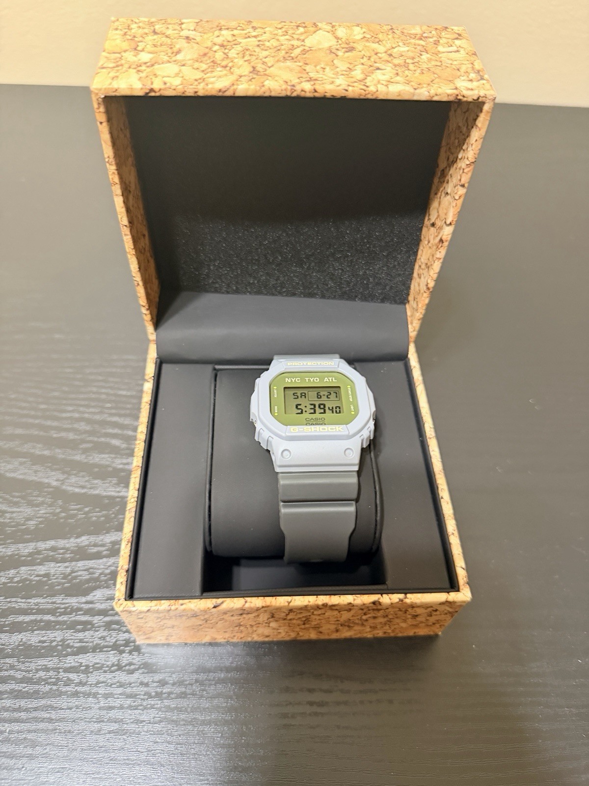 Casio G-SHOCK Digital Quartz Alarm Chrono World Time 43mm Gray Resin Box