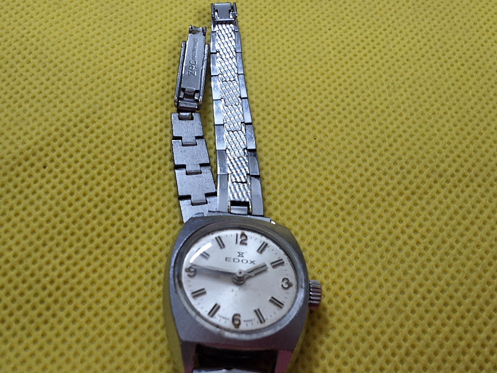 Vintage Ladies Edox 17 Jewels Manual Wind Swiss Made Wrist Watch Serial # 200234