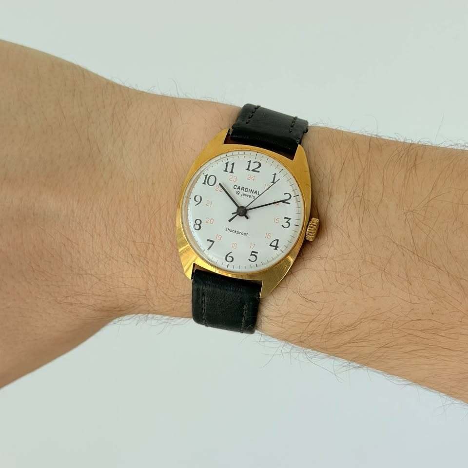 Vintage Cardinal Railroad Watch – 19 Jewels, Shockproof